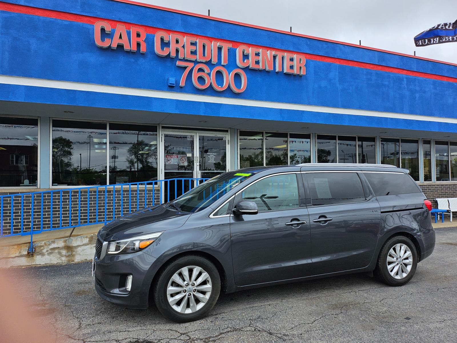2016 GRAY Kia Sedona EX (KNDMC5C19G6) with an 3.3L V6 DOHC 24V engine, 6-Speed Automatic transmission, located at 7600 S Western Ave., Chicago, IL, 60620, (773) 918-3980, 0.000000, 0.000000 - Photo #1